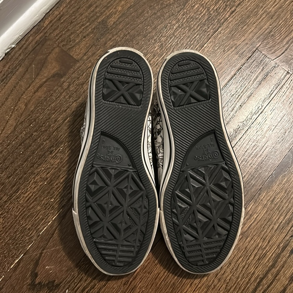 Black and White Zip-Up Converse - Picture 4 of 4